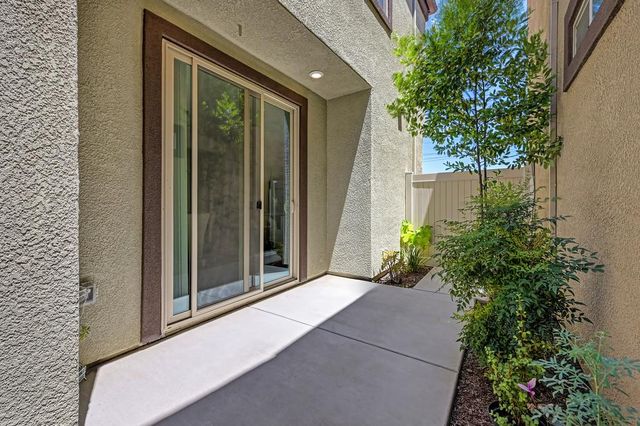 9327 Mystic Lake Aly, Sacramento, CA 95829