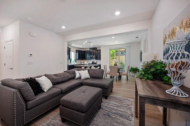 9327 Mystic Lake Aly, Sacramento, CA 95829