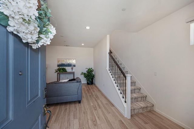 9327 Mystic Lake Aly, Sacramento, CA 95829
