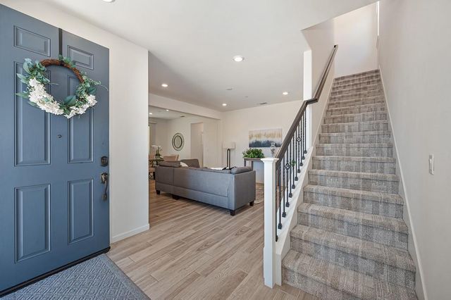 9327 Mystic Lake Aly, Sacramento, CA 95829