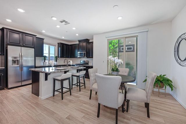 9327 Mystic Lake Aly, Sacramento, CA 95829