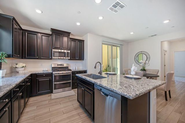 9327 Mystic Lake Aly, Sacramento, CA 95829