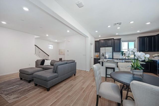 9327 Mystic Lake Aly, Sacramento, CA 95829