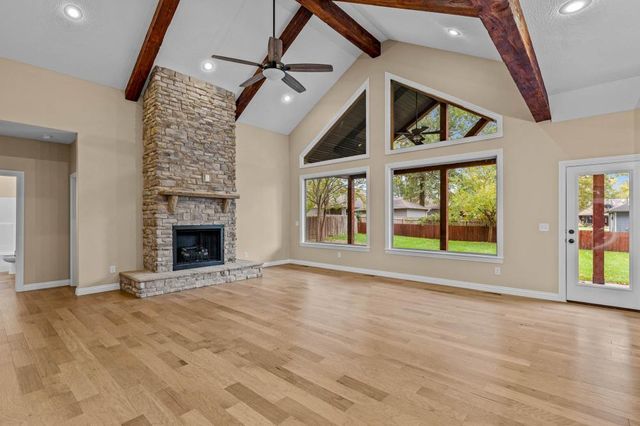 104 W Aven Avenue, Nixa, MO 65714