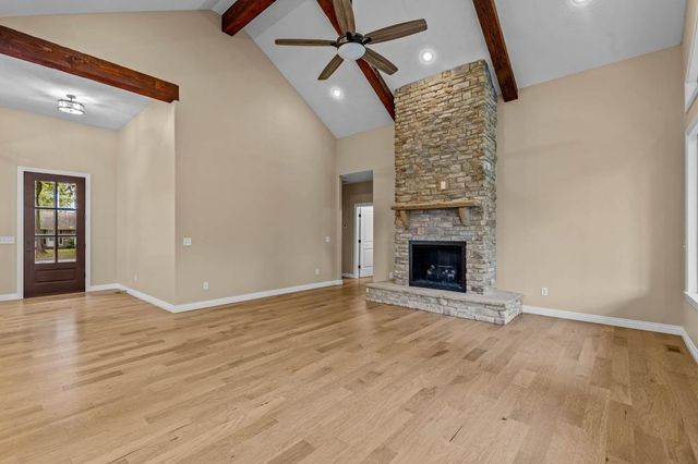 104 W Aven Avenue, Nixa, MO 65714