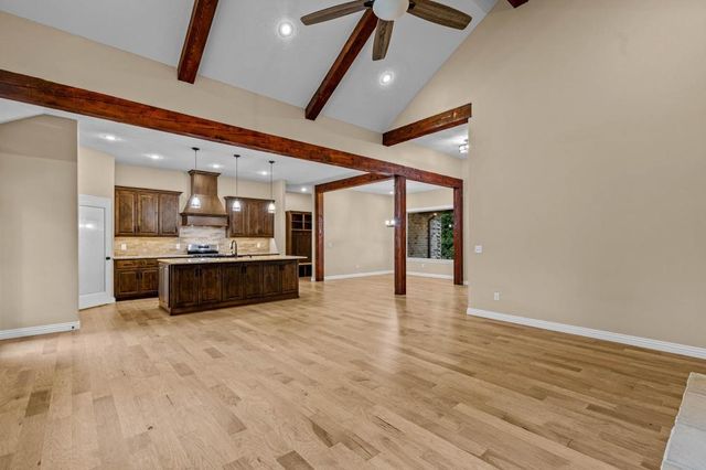 104 W Aven Avenue, Nixa, MO 65714
