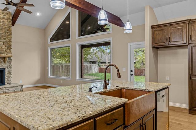 104 W Aven Avenue, Nixa, MO 65714