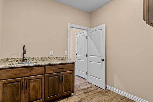 104 W Aven Avenue, Nixa, MO 65714