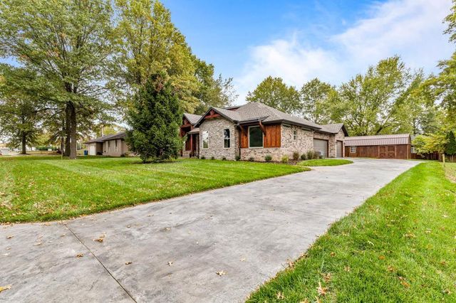 104 W Aven Avenue, Nixa, MO 65714