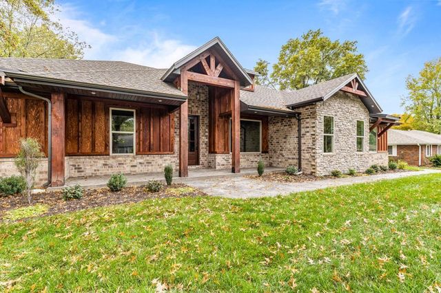 104 W Aven Avenue, Nixa, MO 65714