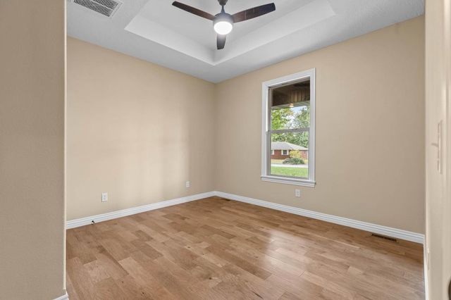 104 W Aven Avenue, Nixa, MO 65714