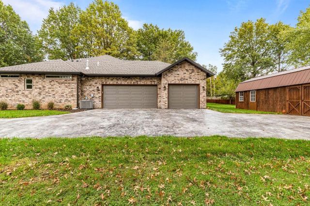 104 W Aven Avenue, Nixa, MO 65714