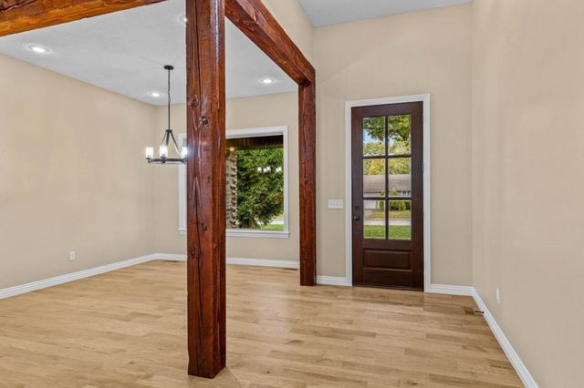 104 W Aven Avenue, Nixa, MO 65714