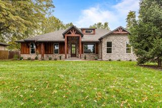 104 W Aven Avenue, Nixa, MO 65714