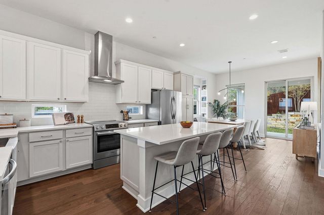 7020 Clifton LN, Austin, TX 78746