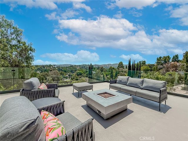 5134 Medina, Woodland Hills, CA 91364