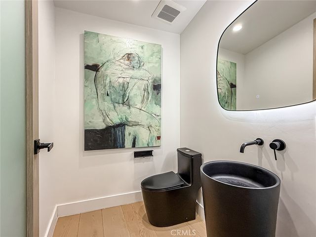 5134 Medina, Woodland Hills, CA 91364