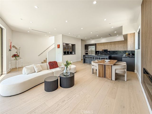 5134 Medina, Woodland Hills, CA 91364