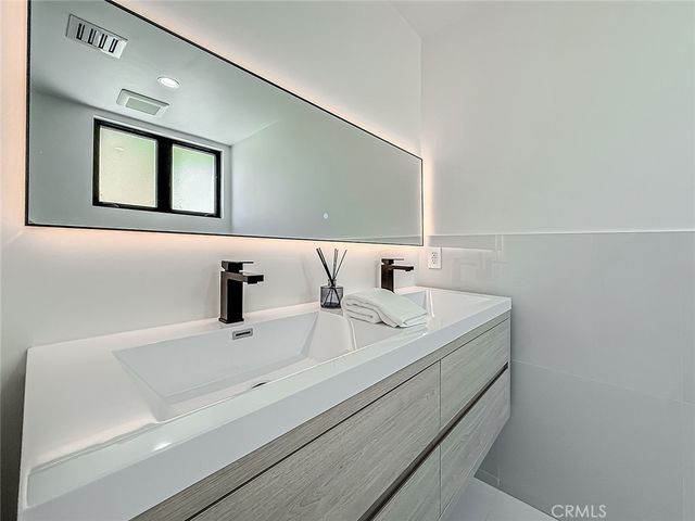 5134 Medina, Woodland Hills, CA 91364