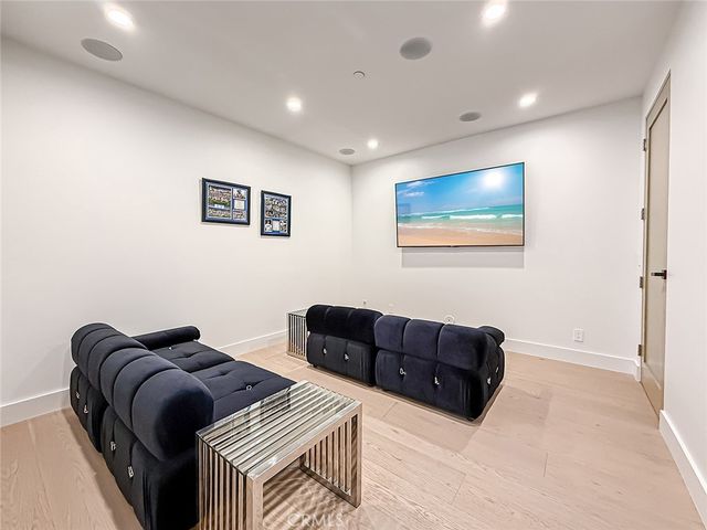 5134 Medina, Woodland Hills, CA 91364