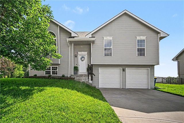 18607 Wildflower Drive, Smithville, MO 64089