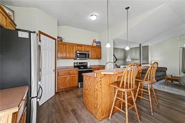 18607 Wildflower Drive, Smithville, MO 64089
