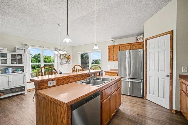 18607 Wildflower Drive, Smithville, MO 64089