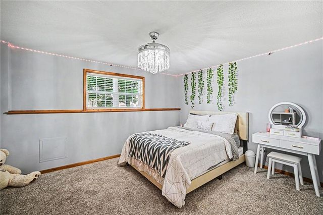 18607 Wildflower Drive, Smithville, MO 64089