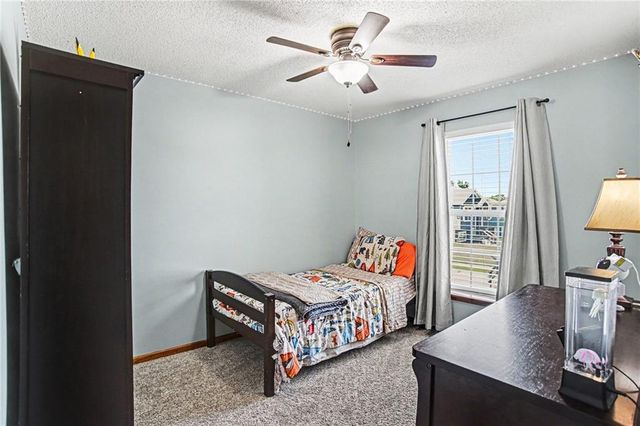 18607 Wildflower Drive, Smithville, MO 64089