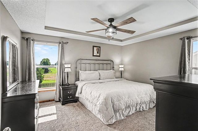 18607 Wildflower Drive, Smithville, MO 64089