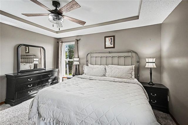 18607 Wildflower Drive, Smithville, MO 64089