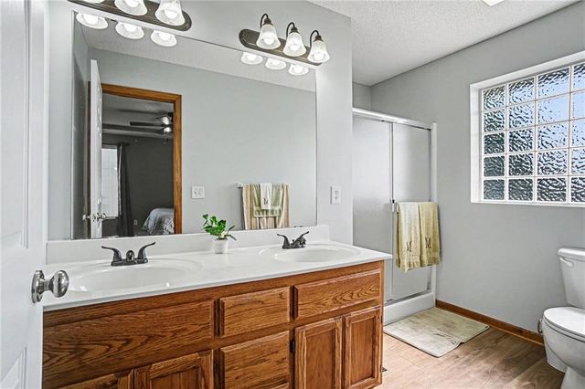 18607 Wildflower Drive, Smithville, MO 64089