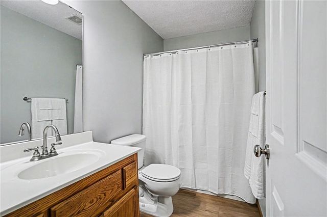 18607 Wildflower Drive, Smithville, MO 64089