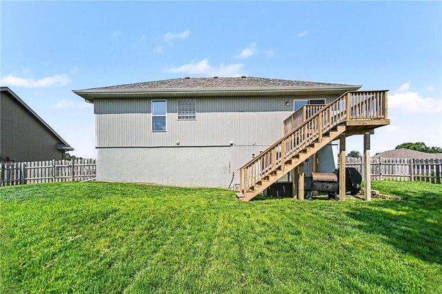 18607 Wildflower Drive, Smithville, MO 64089