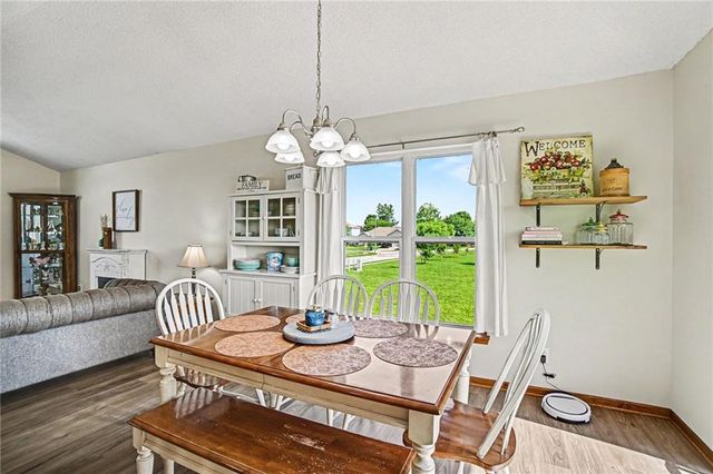 18607 Wildflower Drive, Smithville, MO 64089