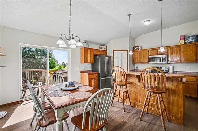 18607 Wildflower Drive, Smithville, MO 64089