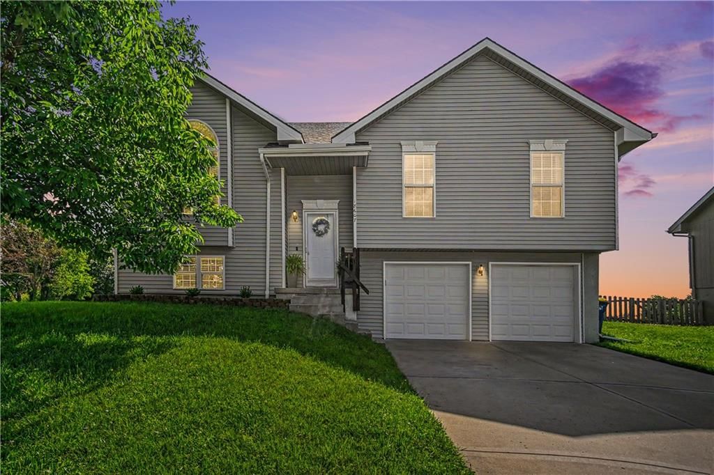 18607 Wildflower Drive, Smithville, MO 64089