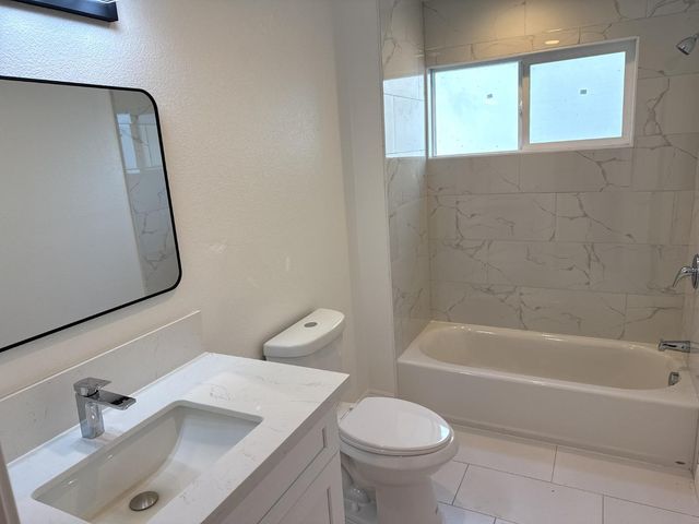 561 Jason Dr, Turlock, CA 95380