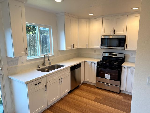 561 Jason Dr, Turlock, CA 95380