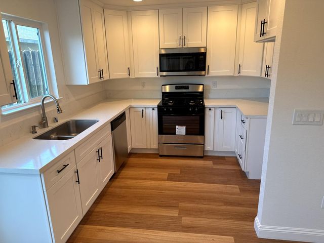 561 Jason Dr, Turlock, CA 95380