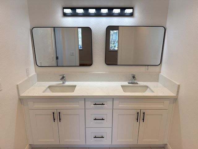 561 Jason Dr, Turlock, CA 95380