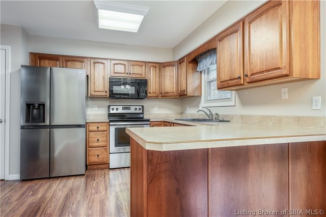 8411 Plum Run Drive, Sellersburg, IN 47172