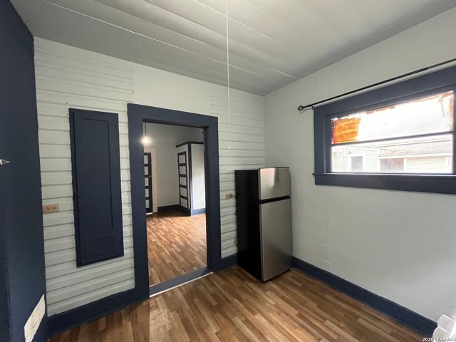 213 Cadwallader St Apt 2, San Antonio, TX 78212