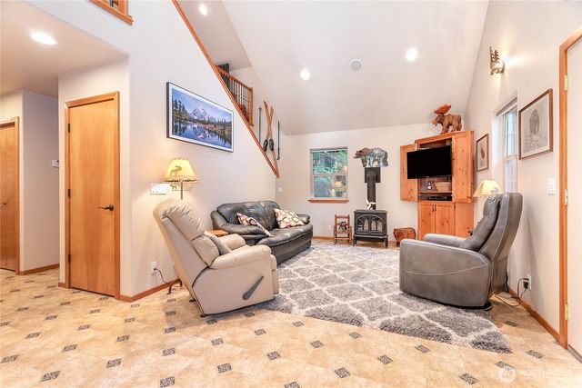 6978 Rainier Way, Deming, WA 98244