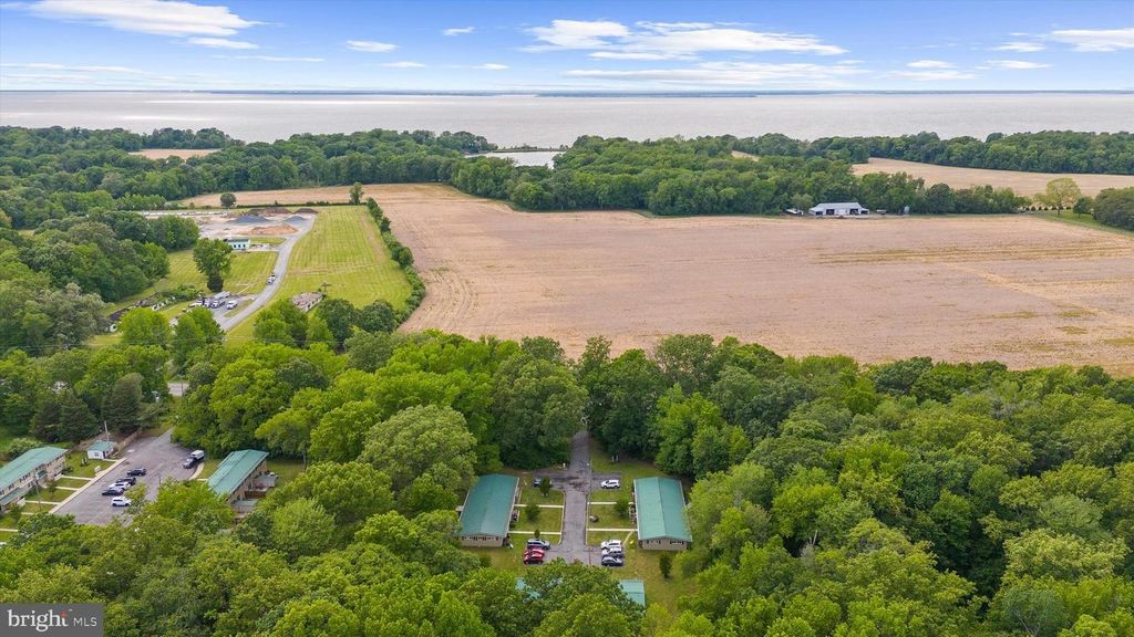 Image 16 of property listing at 21363 LYNN LN, Chestertown, MD 21620
