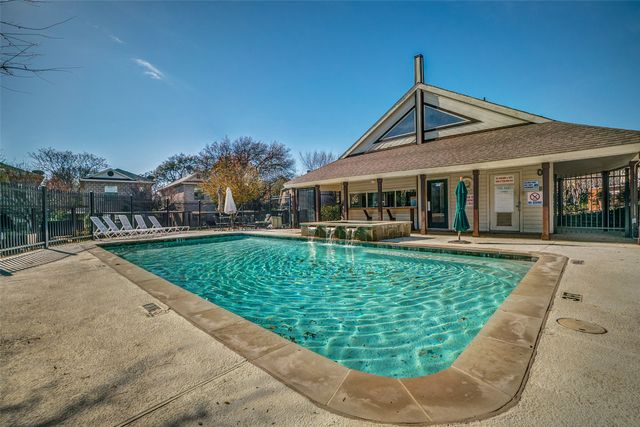 2506 Wedglea Drive 101, Dallas, TX 75211