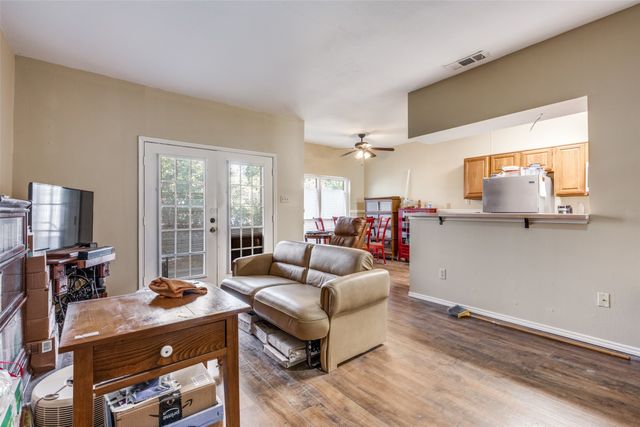 2506 Wedglea Drive 101, Dallas, TX 75211