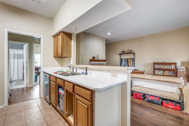 2506 Wedglea Drive 101, Dallas, TX 75211