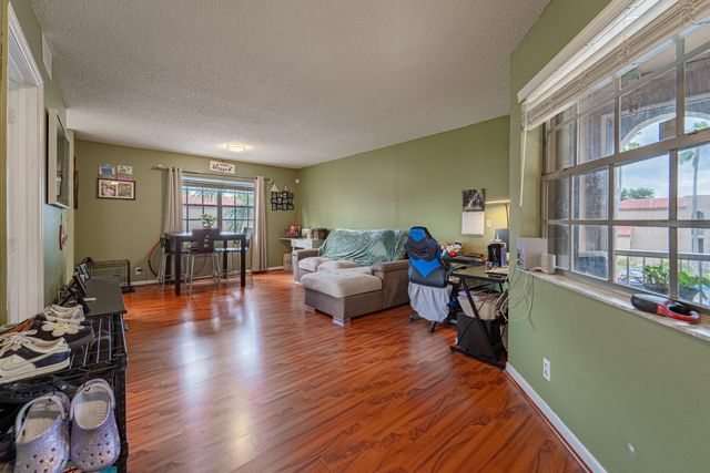 433 SW 86th Avenue 208, Pembroke Pines, FL 33025