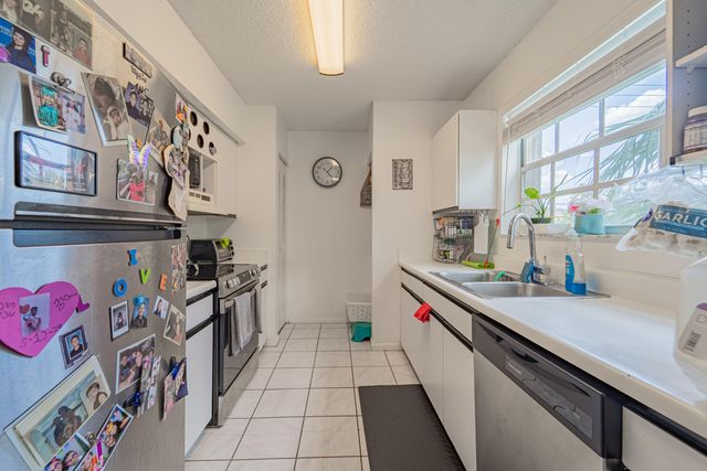 433 SW 86th Avenue 208, Pembroke Pines, FL 33025